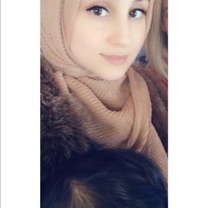 Meet your Posher, Ailina